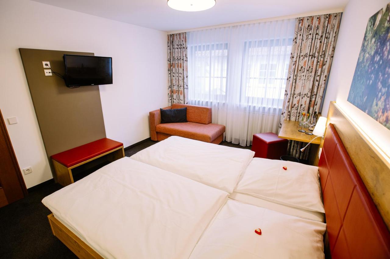 Hotel Restaurant Lamm Rosswag Файинген-ан-дер-Энц Экстерьер фото