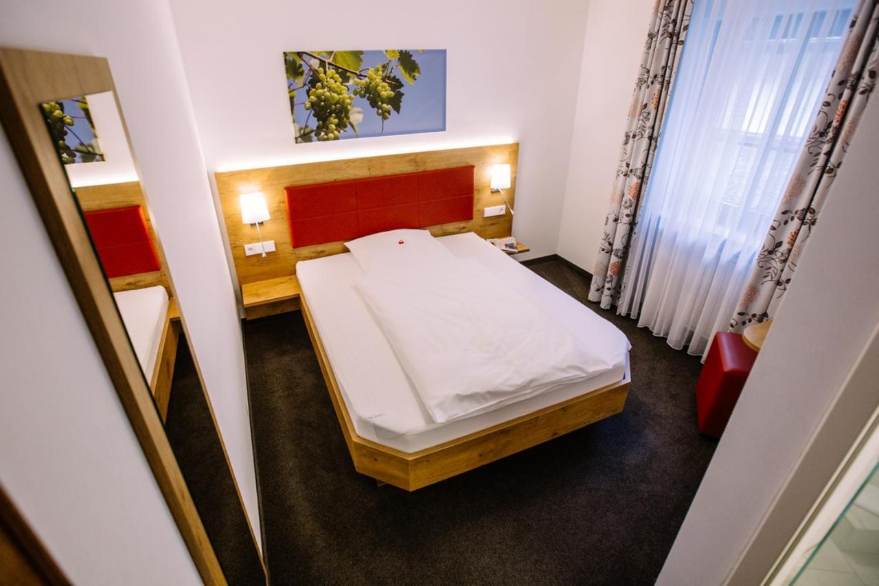 Hotel Restaurant Lamm Rosswag Файинген-ан-дер-Энц Экстерьер фото